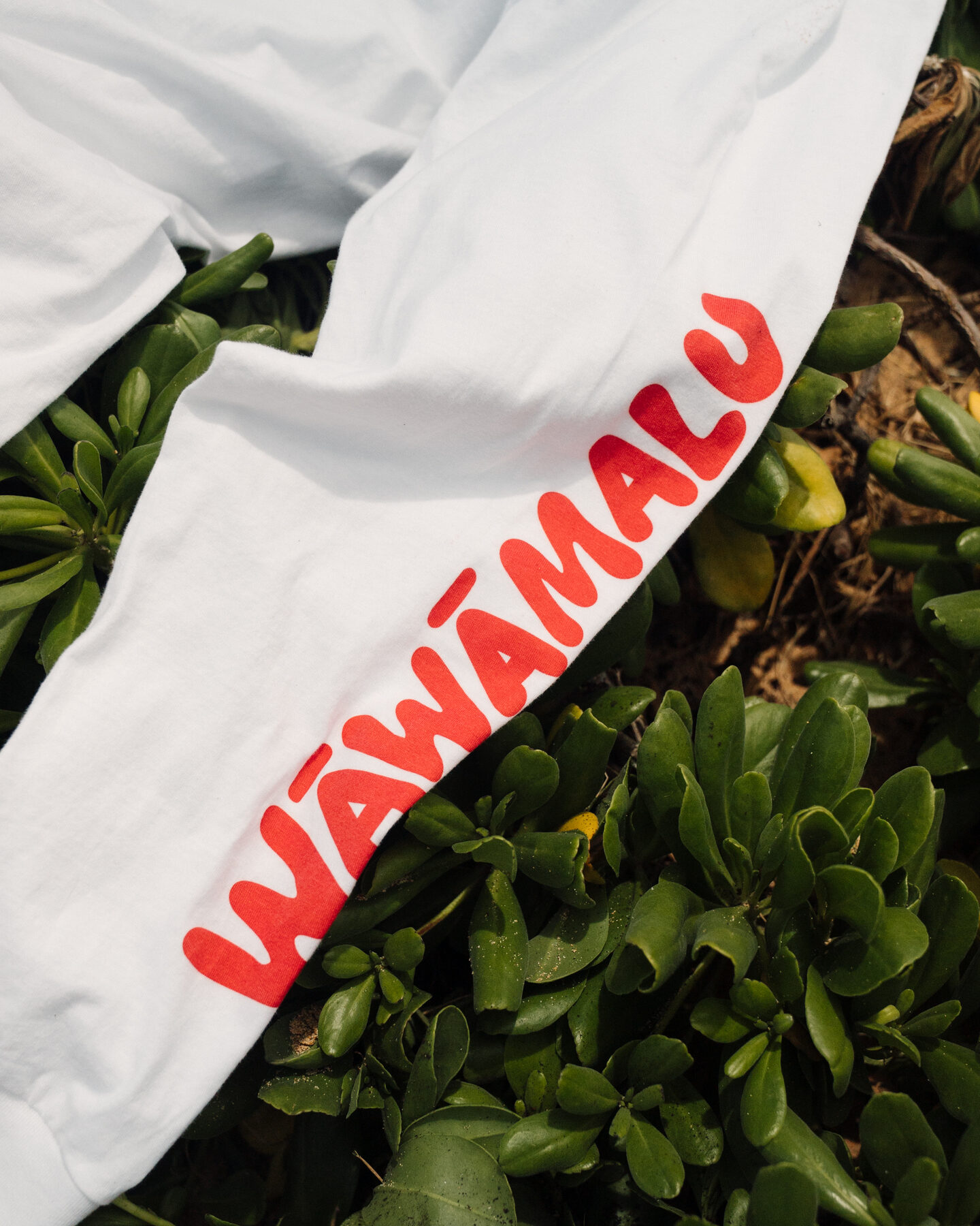 Wāwāmalu tee red sleeve print
