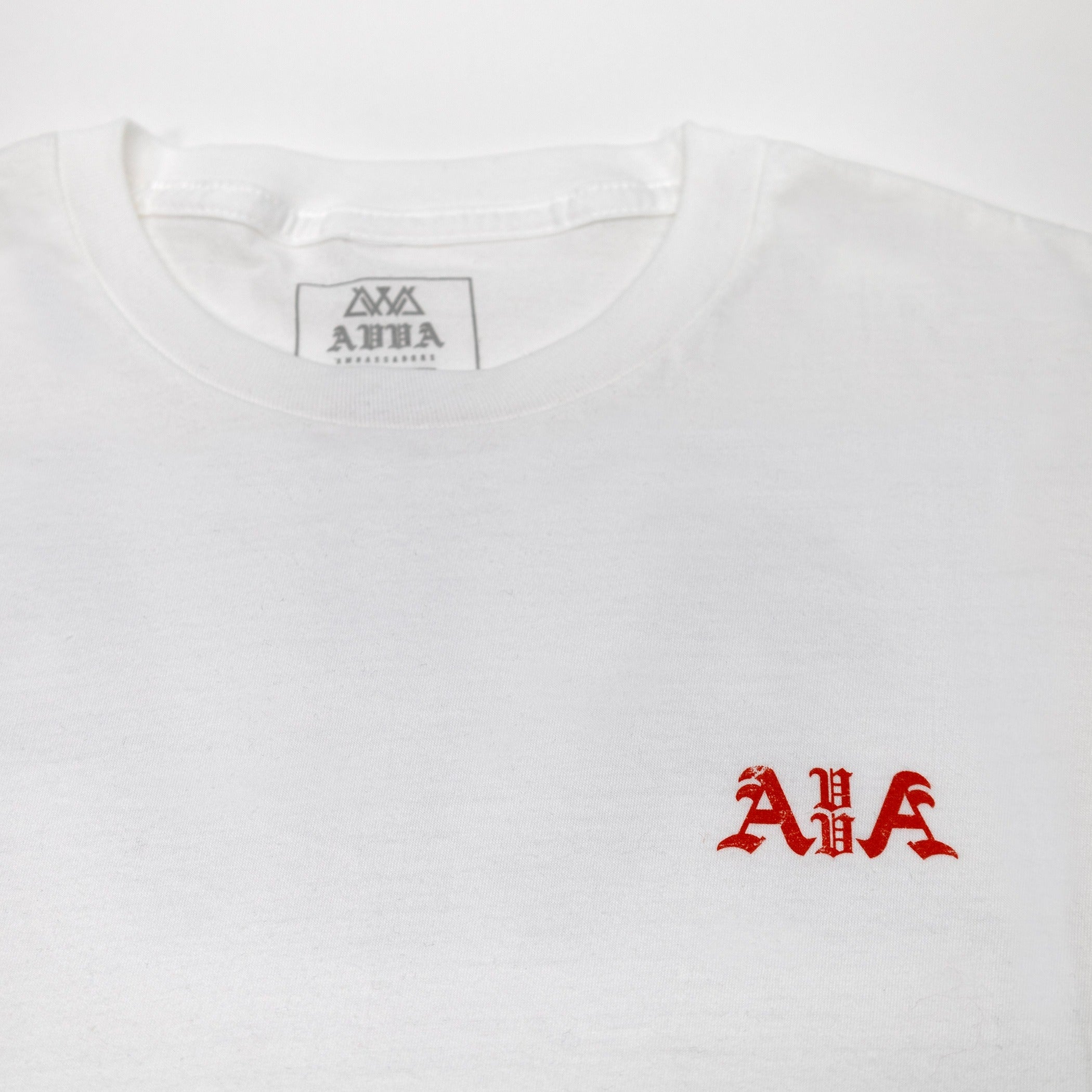 CLOSE UP OF FRONT AVVA LOGO IN RED.