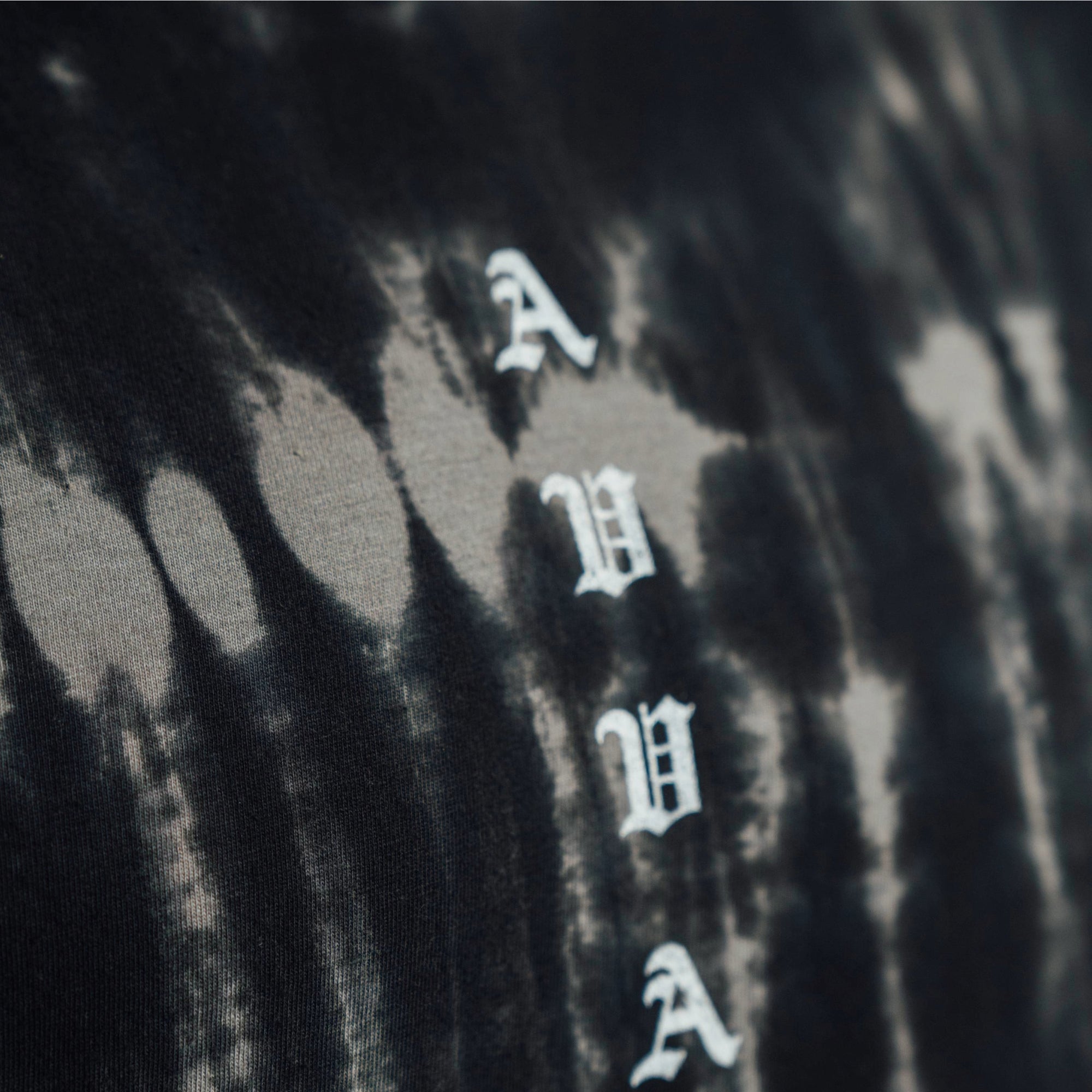 CLOSE UP OF AVVA LOGO ON THE SALTWATER TEE. AVVA LOGO GOES DOWN THE MIDDLE.